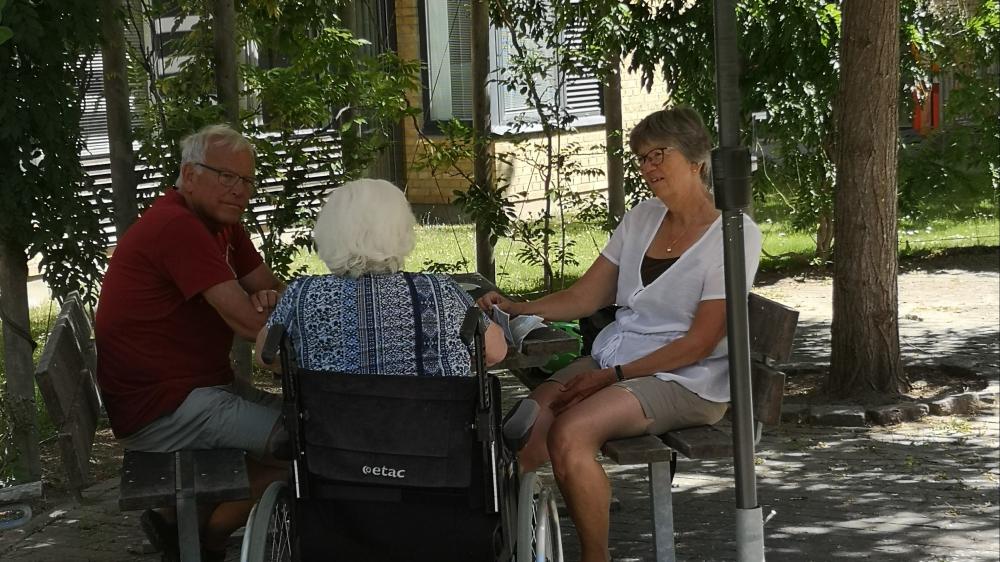 Udendørs besøg af pårørende på plejecenter